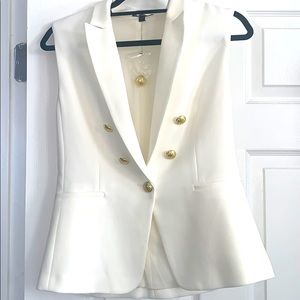 Sleeveless blazer